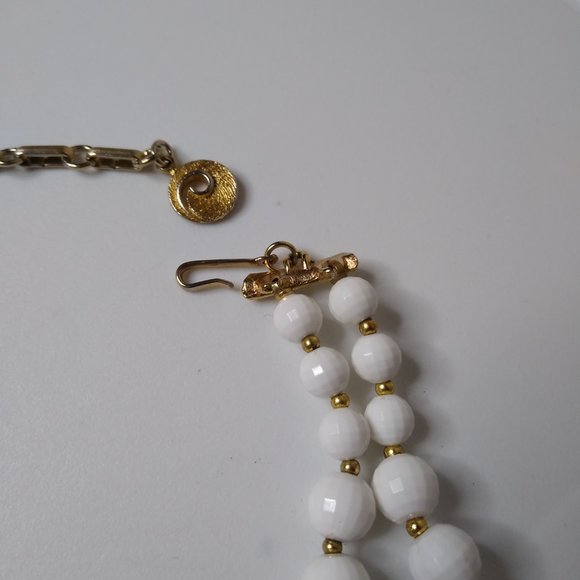 Vintage Lisner Plastic And Glass 2 Layer Bead Necklace - Picture 5 of 11